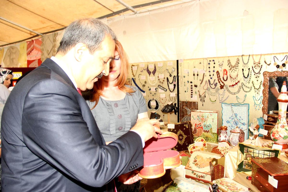 Hanımlar El Emeği Göz Nuru Eserlerini Sergiledi