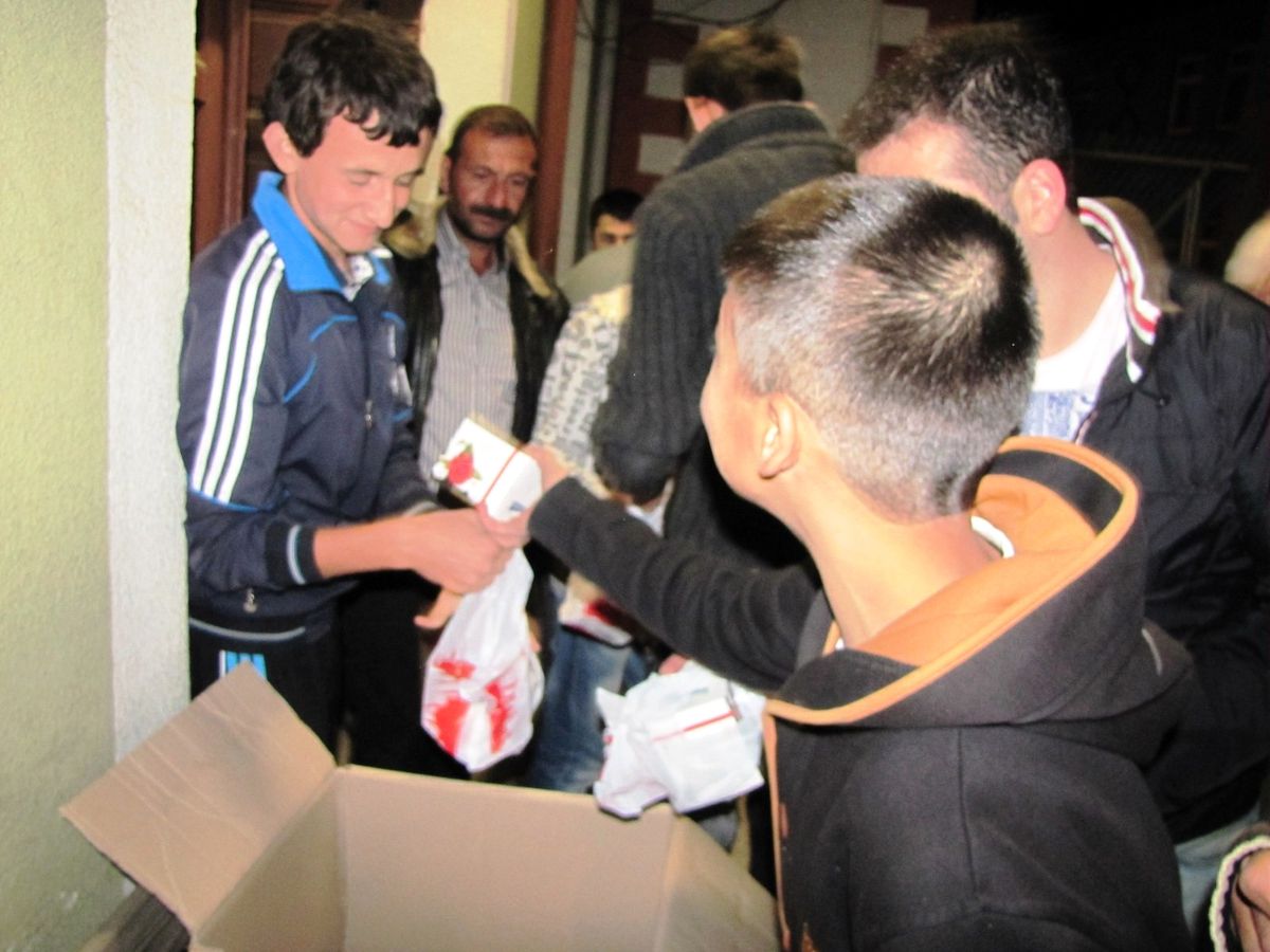 Hisarcık\'ta 320 Kutu Kandil Simidi Dağıtıldı
