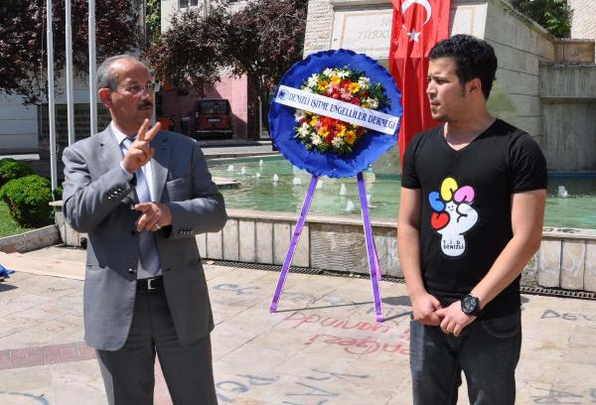 İşaret Dili Bayramı\'na Balonlu Kutlama