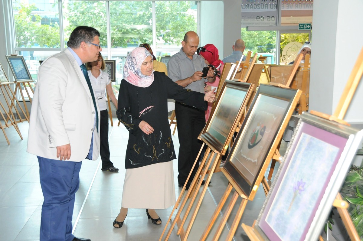 "İzmir\'den Manisa\'ya Minyatür ve Ebru Rüzgarları" Sergisi Açıldı