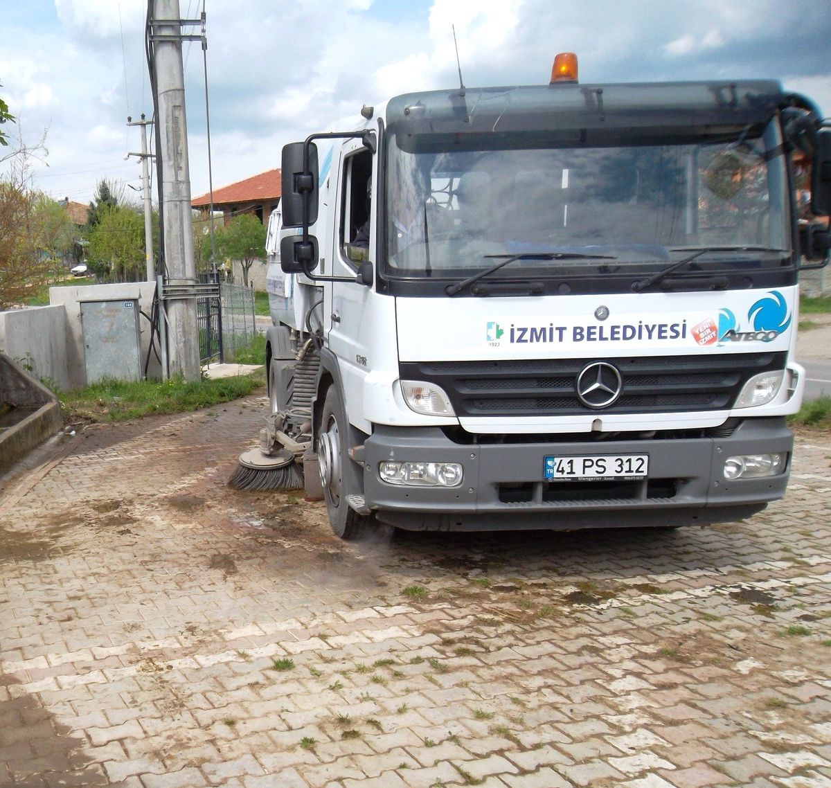 İzmit Belediyesi Süpürme Aracı Alacak