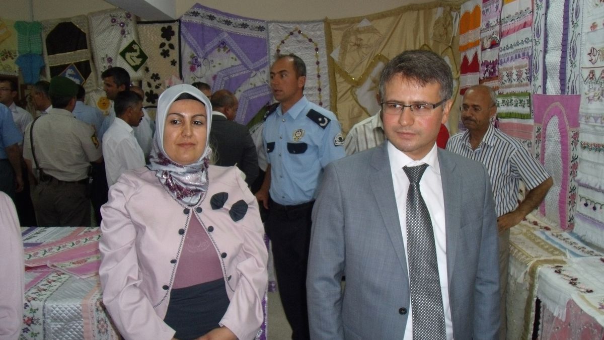 Karakeçili\'de El Sanatları Yıl Sonu Sergisi Açıldı