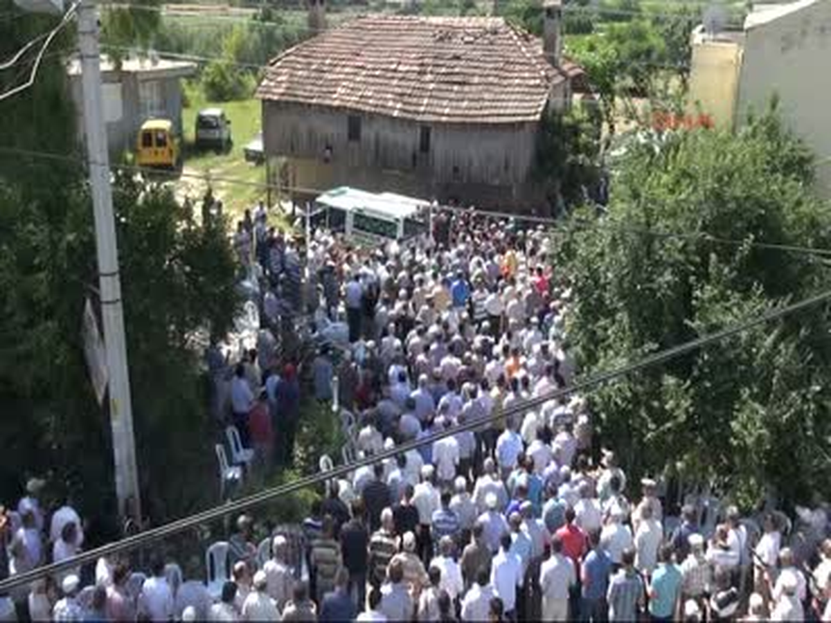 Manavgat Ankara\'da Kazada Ölen Hukuk Öğrencisi Toprağa Verildi Ankara\'da Kazada Ölen Hukuk...