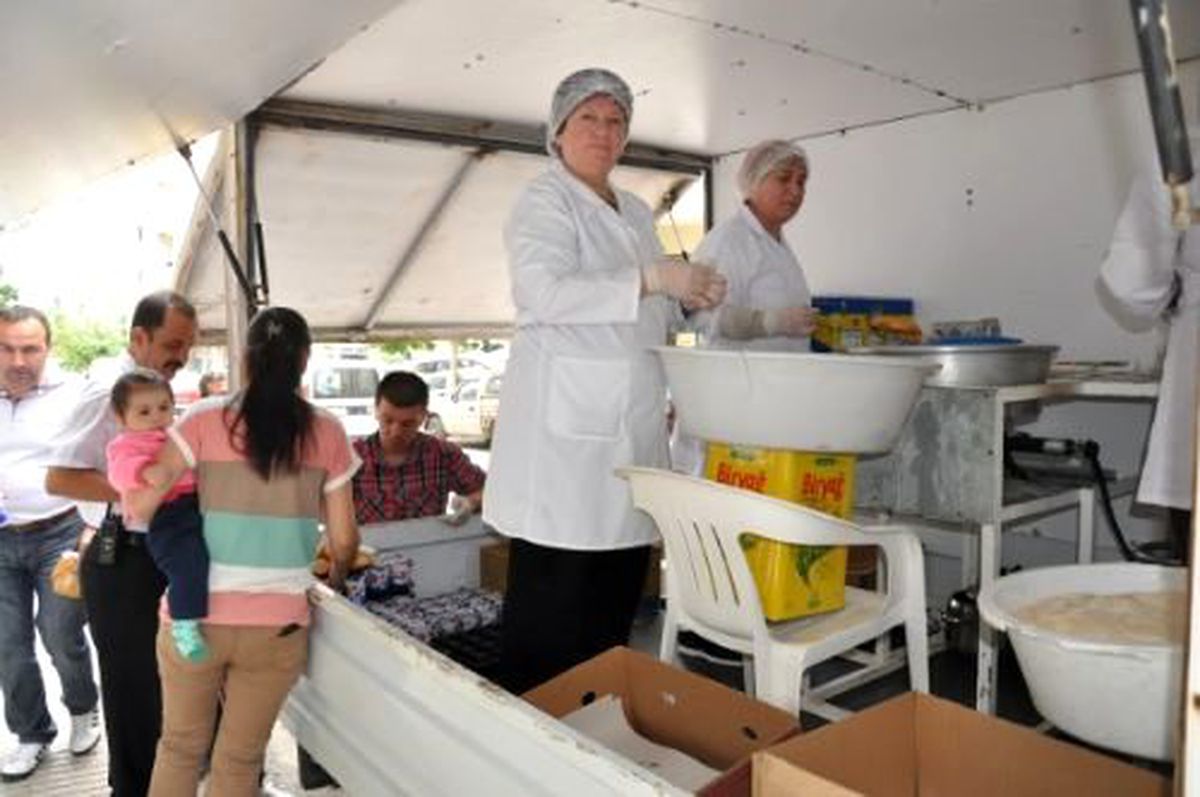Miraç Kandili Nedeniyle Lokma Dağıtıldı
