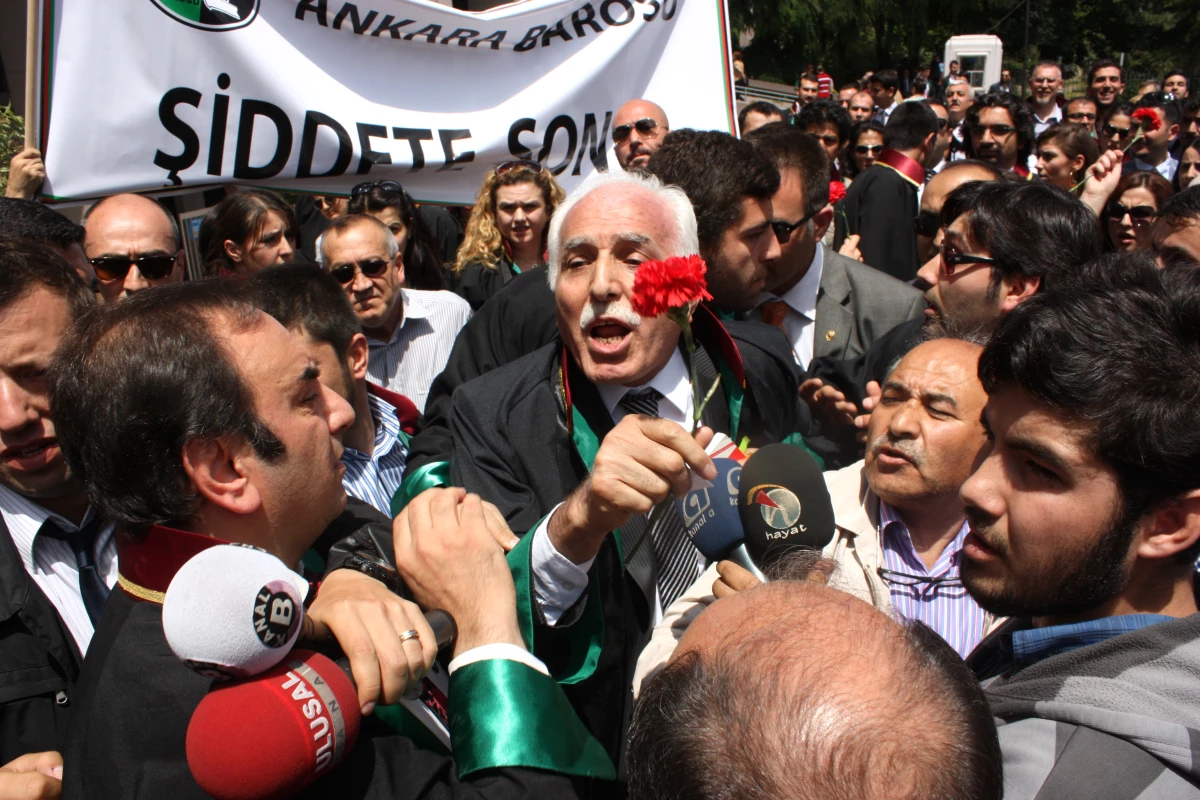 Mustafa Kamalak\'a Avukatlardan Tepki