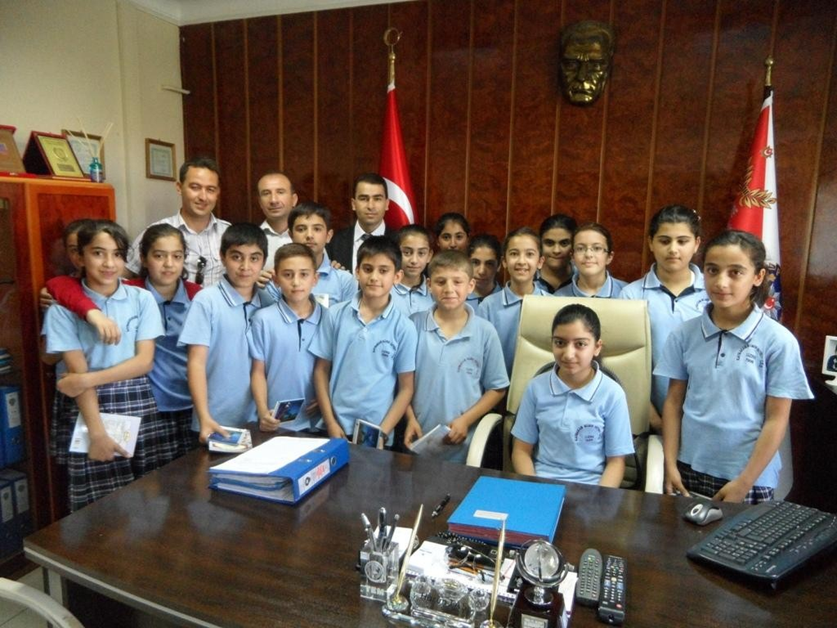 Öğrenciler Yeni Emniyet Müdürünü Makamında Ziyaret Etti