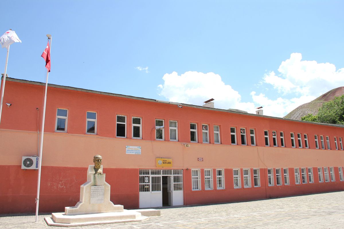 Oltu Lisesi Kapanıyor