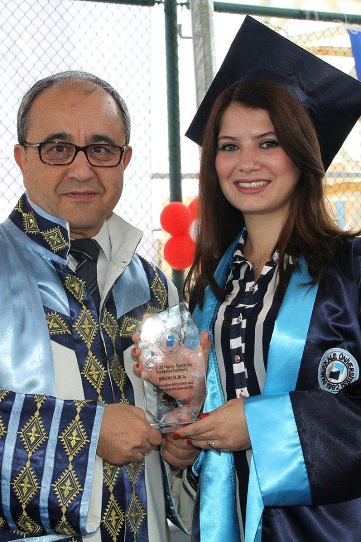 Paü\'de Mezuniyet Coşkusu