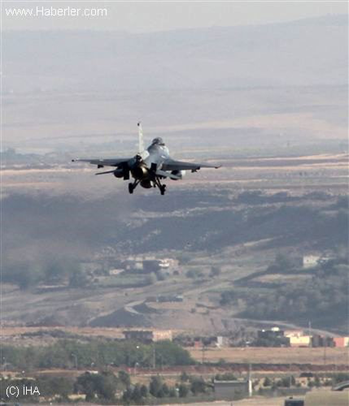 PKK\'lılar F-16\'lar Eşliğinde Sınırı Geçiyor