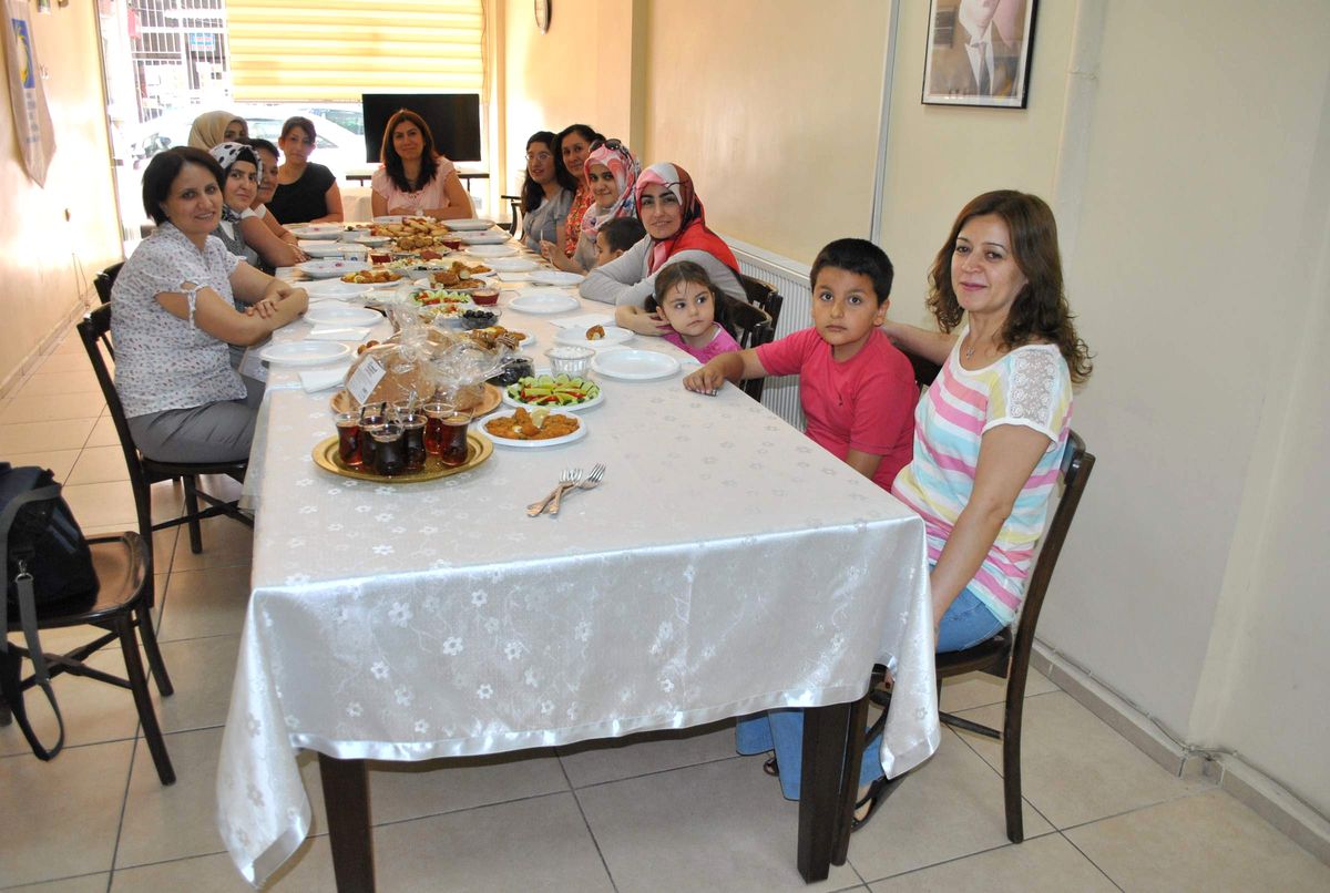 Saadet Şeranoğlu Otizm Çocuklu Ailelelerin Sorunlarını Dinledi