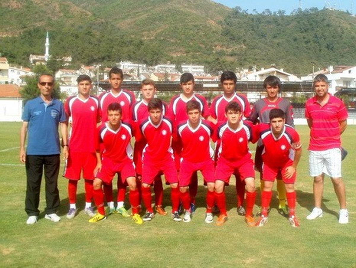 Salihli Belediyespor U-16 Futbol Takımı Son 18 Takım Arasına Girdi