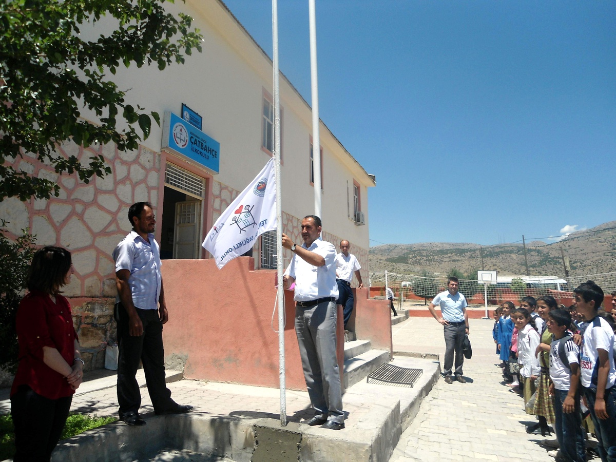 Sincik\'te İlk Kez Bir Köy Okulu Beyaz Bayrak Aldı
