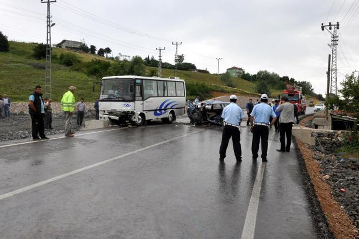 Sinop\'ta Kaza: 2 Ölü, 11 Yaralı