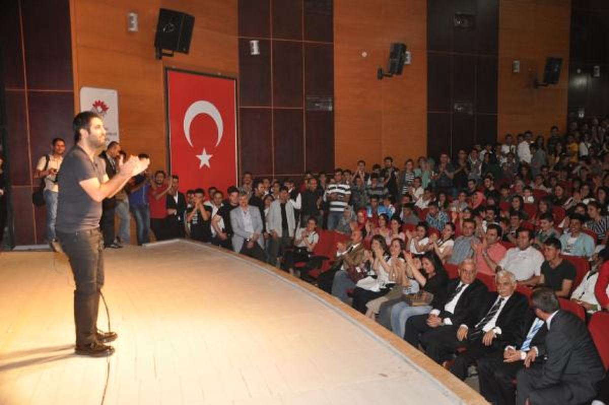 Zeydan\'a Memleketi Hakkari\'de Sevgi Seli