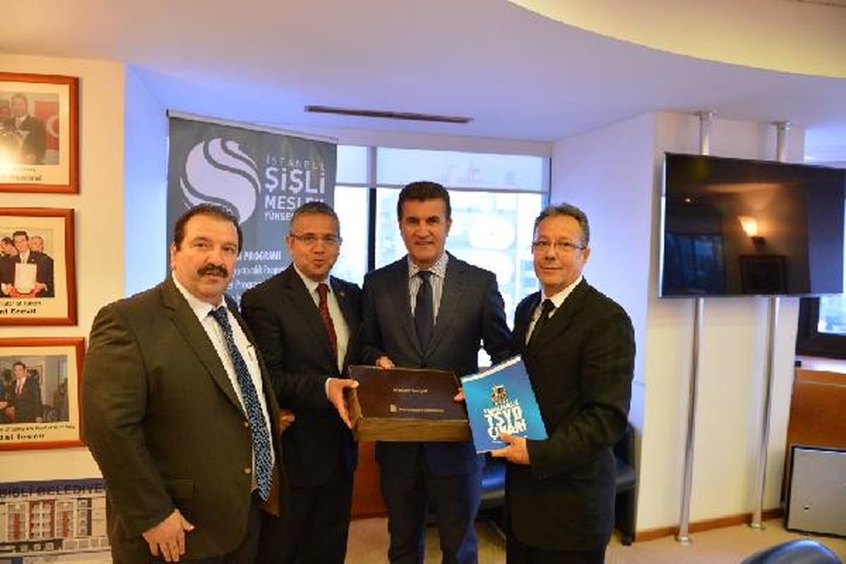 Tsyd\'den Mustafa Sarıgül\'e Plaket