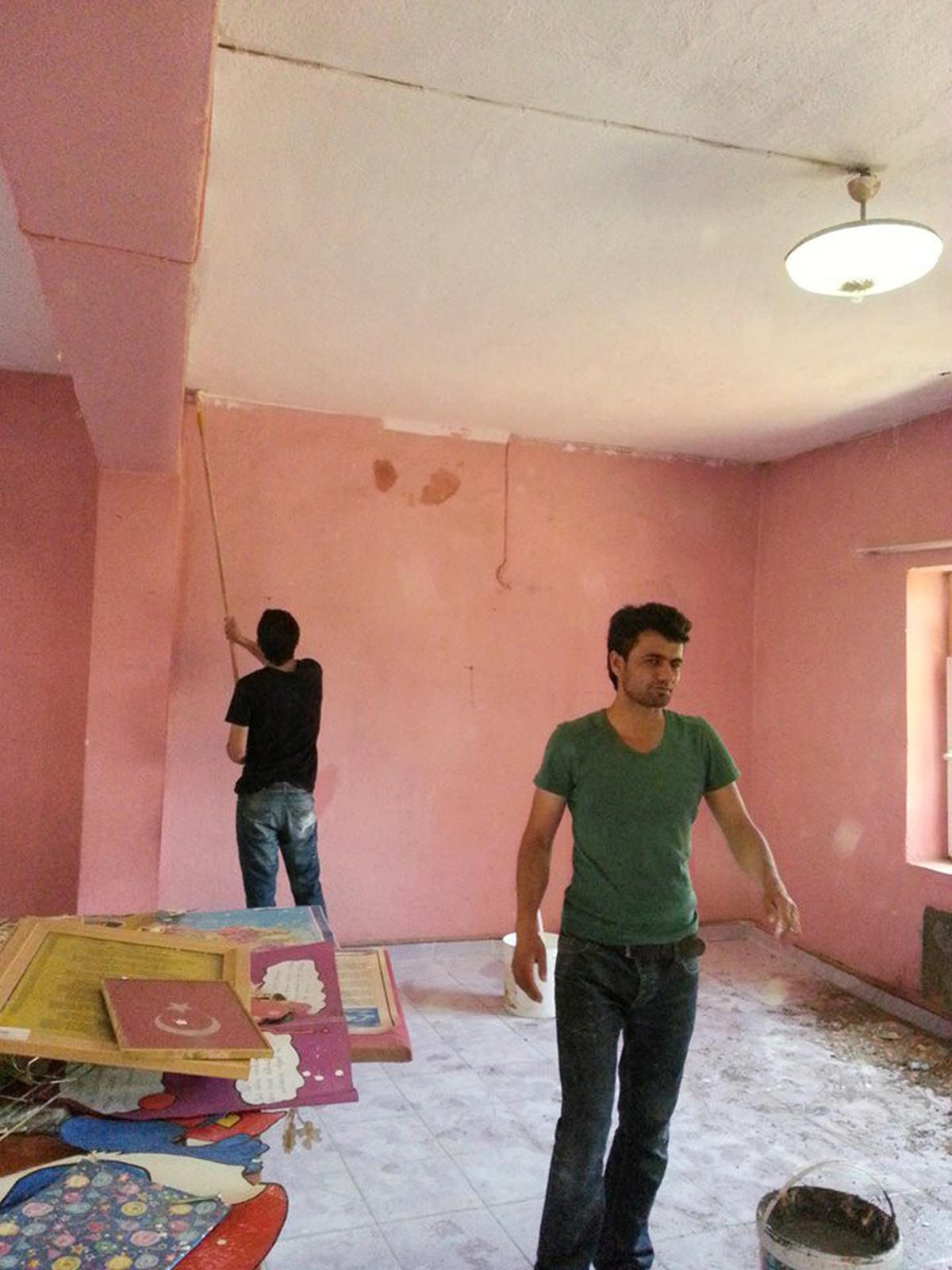 Üniversite Öğrencilerinden Köy Okuluna Yardım