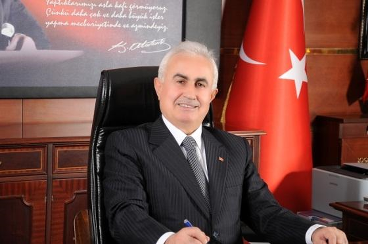 Vali Şahin, Trabzonspor Kulübü Başkanı Hacıosmanoğlu\'na Başarılar Diledi