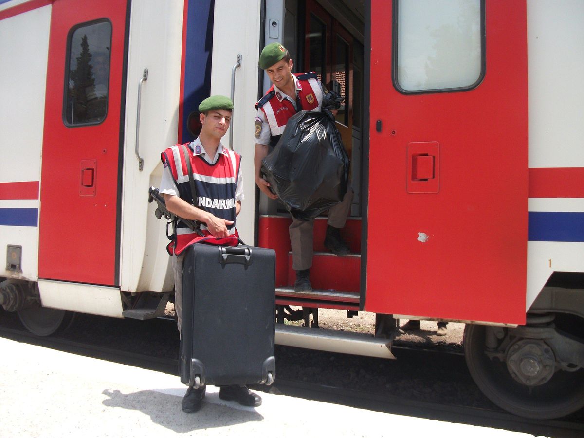 Yolcu Treninde 50 Bin Paket Kaçak Sigara Ele Geçirildi