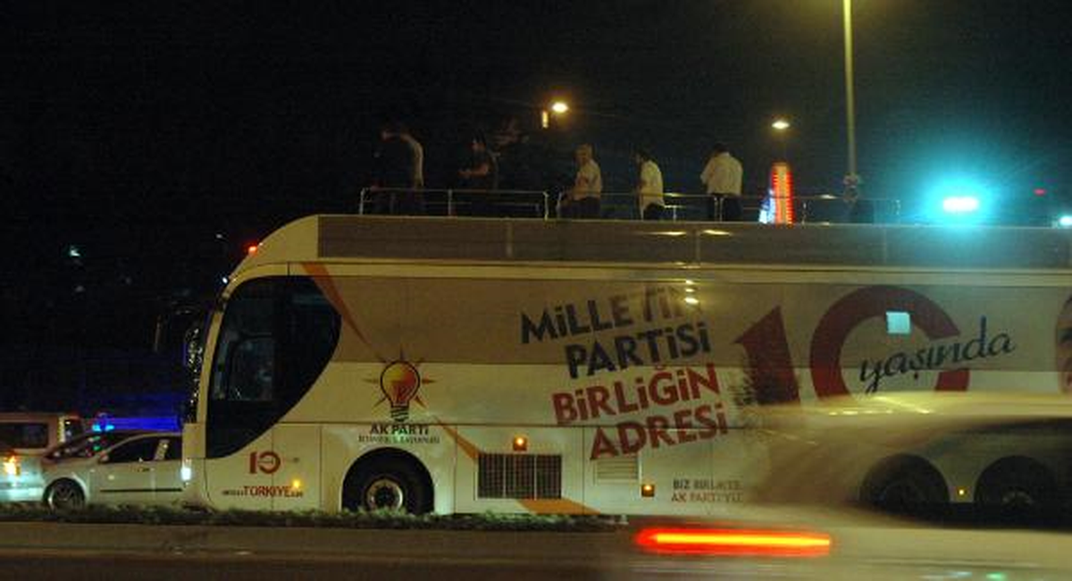 Ak Partililer Havalimanına Koştu