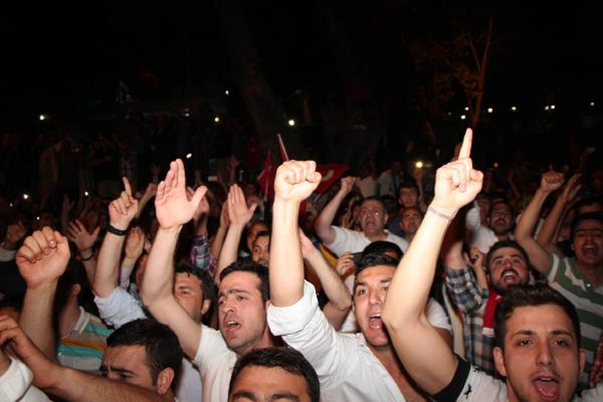 AK Partililer: Tayyip Şaşırma...