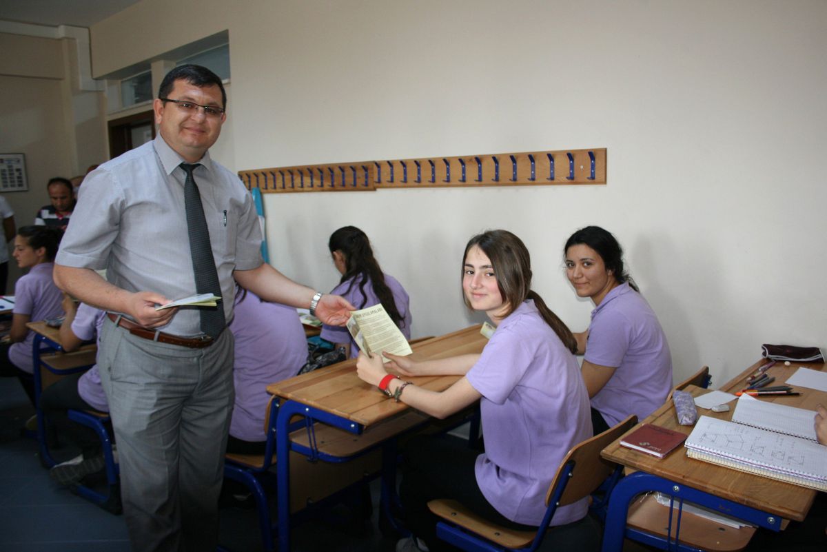 Çaycuma\'da 3000 Adet "İl Tarım Uygulamarı" Broşürü Dağıtıldı
