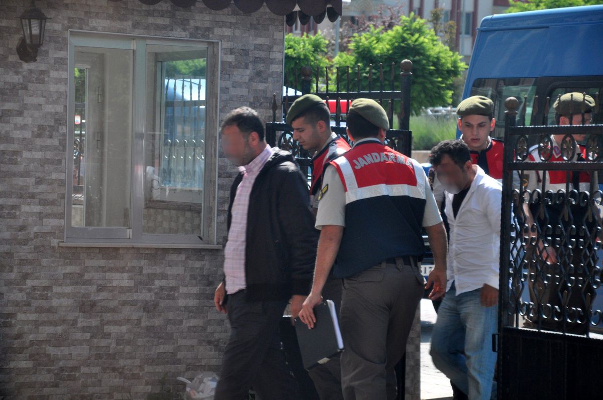 Defineciler Suçüstü Yakalandı