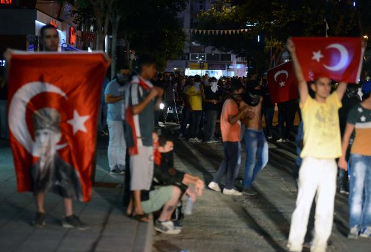 Emniyet Müdürü ile Gösterici Arasında İlginç Diyalog