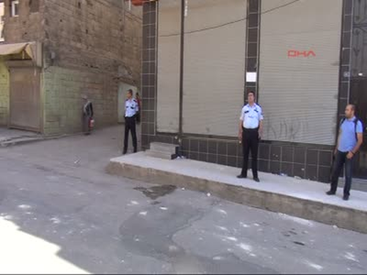 Kendini Eve Kapatan Genç 3 Saatte İkna Edildi