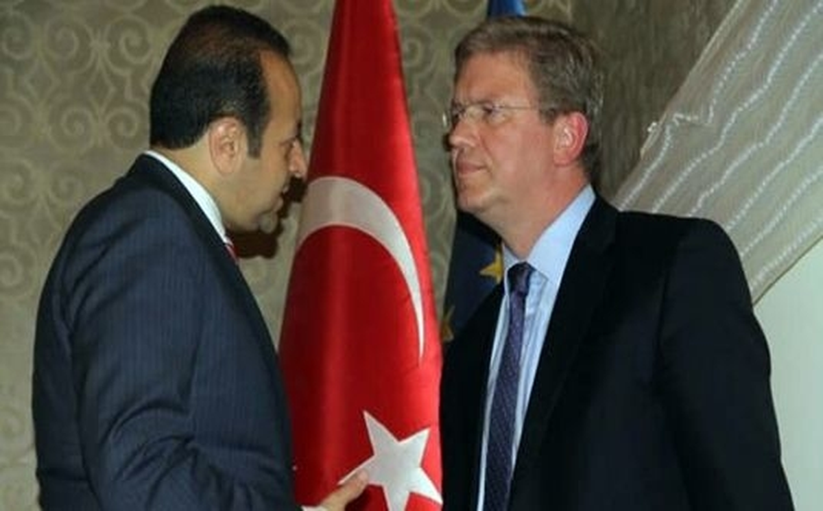 Gelir Gelmez Gezi Parkı\'na Gitti, Eylemcileri Dinleyip "Demokrasi Her2 Tarafı Dinlemek" Diye Tvit...