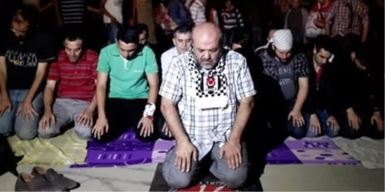 Gezi Parkı'nda Cuma Namazı