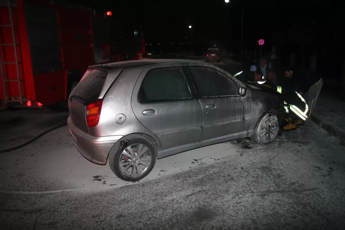 Hastane Otoparkında Alev Alan Araç Paniğe Neden Oldu