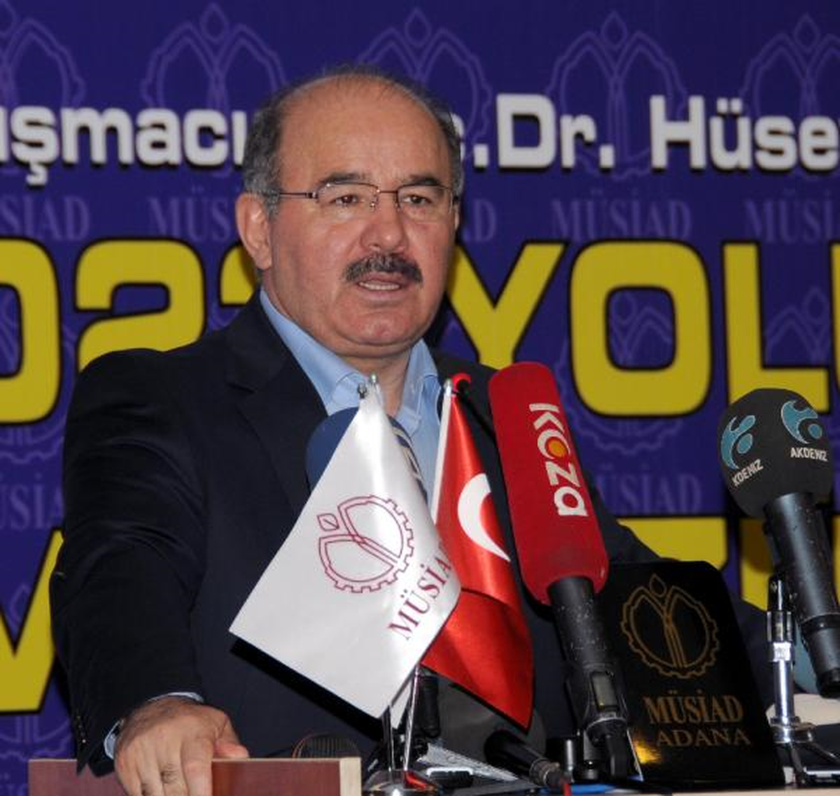 Çelik\'ten Demokrasi Tanımı