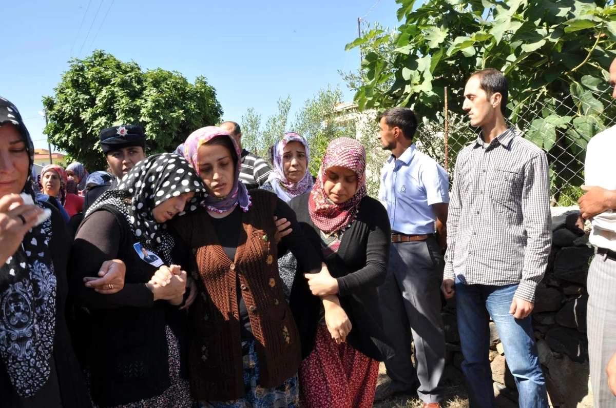 Kaza Kurşunuyla Hayatını Kaybeden Polis Toprağa Verildi