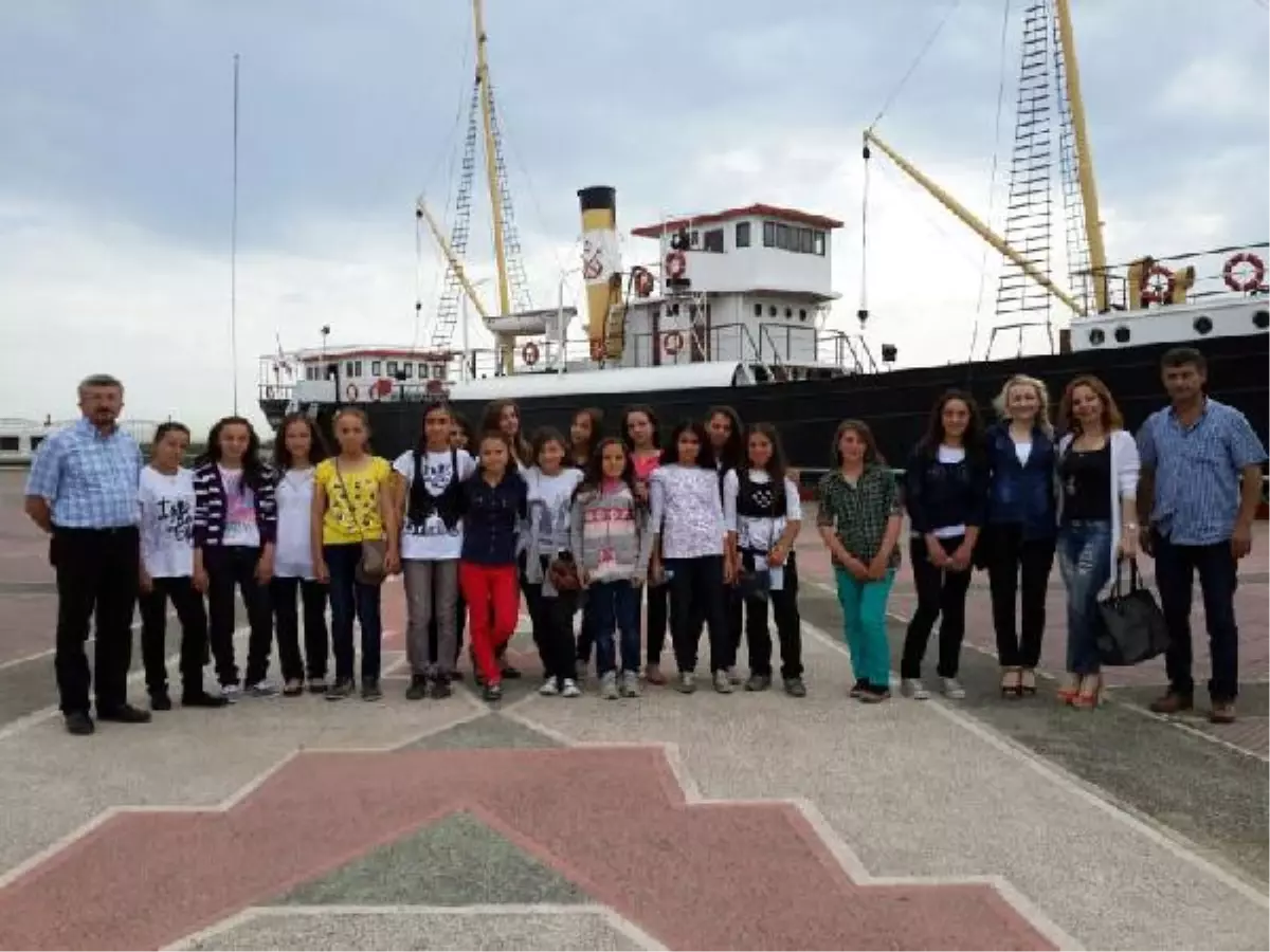 Köyün Başarılı Öğrencilerinin Ödülü Samsun Gezisi
