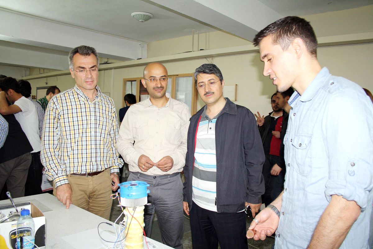 Mühendis Adayları, Ürettikleri Deney Düzeneklerini Tanıtıyor