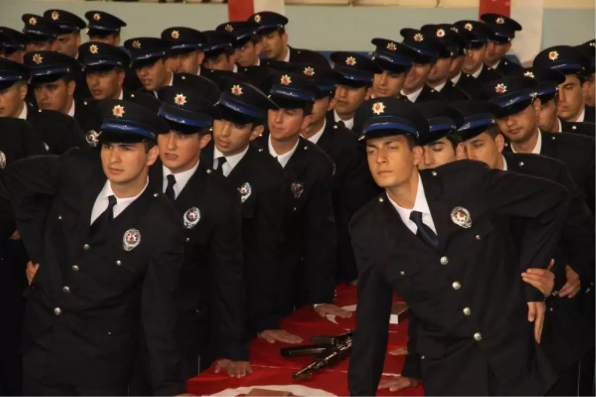 Polis Okulu İlk Mezunlarını Verdi.