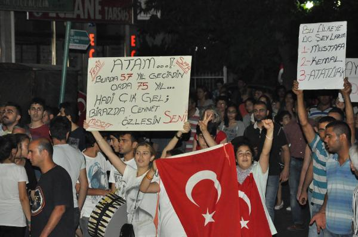 Tarsus\'ta Gezi Parkı Eylemi Devam Ediyor