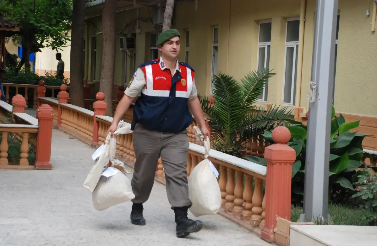 Torbalı Jandarması Esrar Çetesini Çökertti