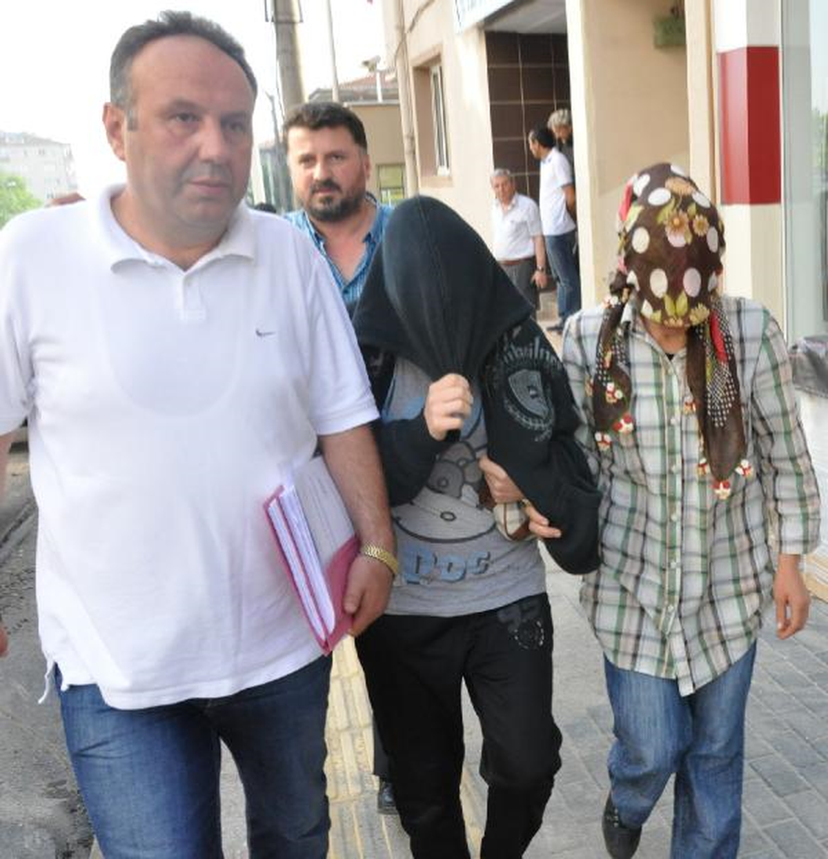 Yeni Doğan Bebeği Boğup Gömenler Adliyede