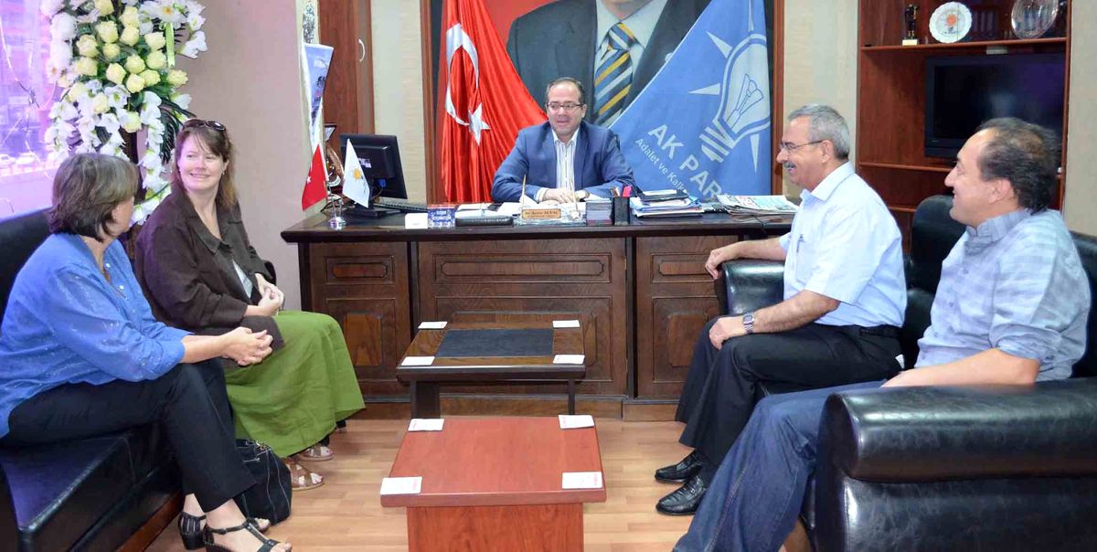 ABD\'li Ataşeden AK Parti\'ye Ziyaret