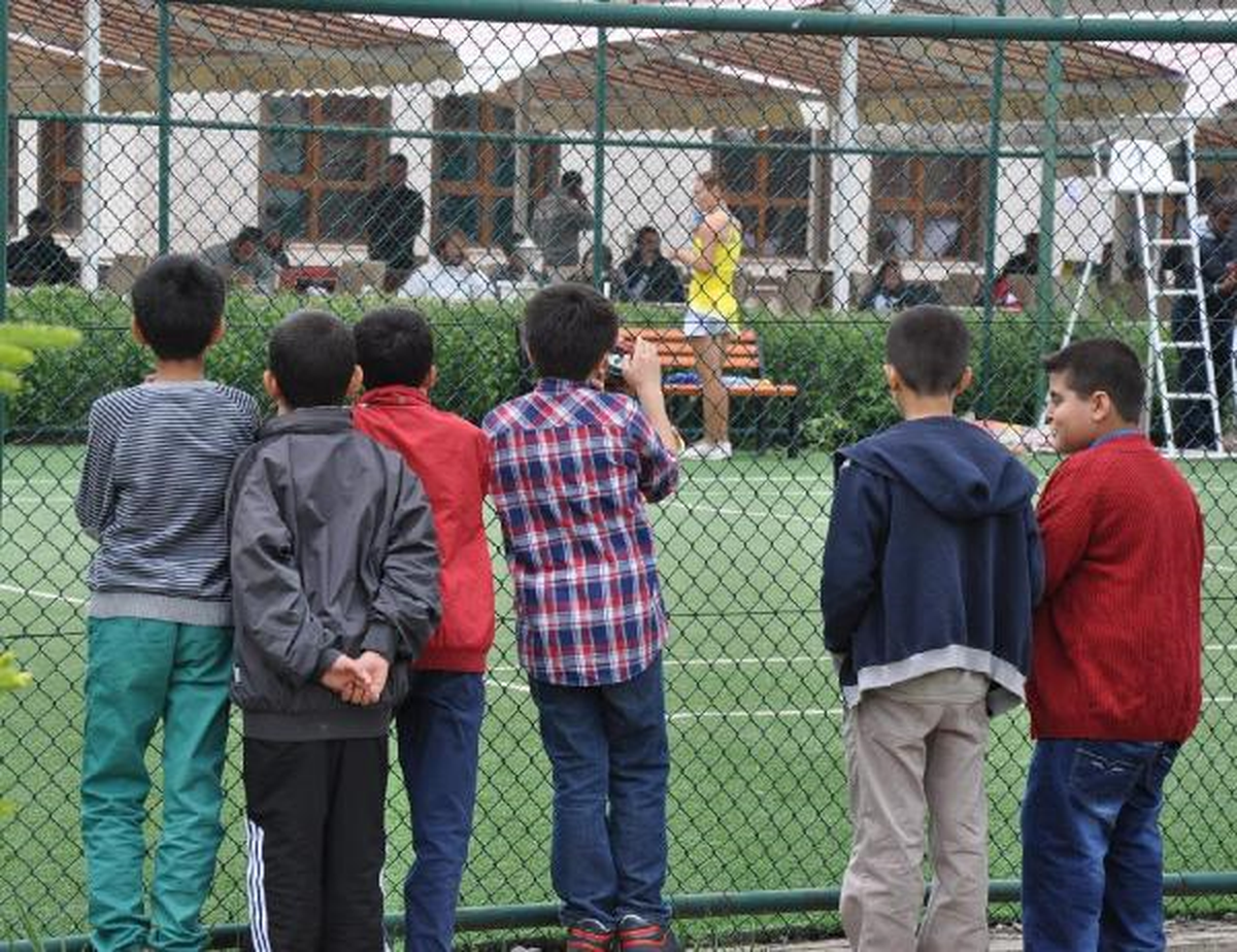 Ağrılı Miniklerin Tenis Merakı