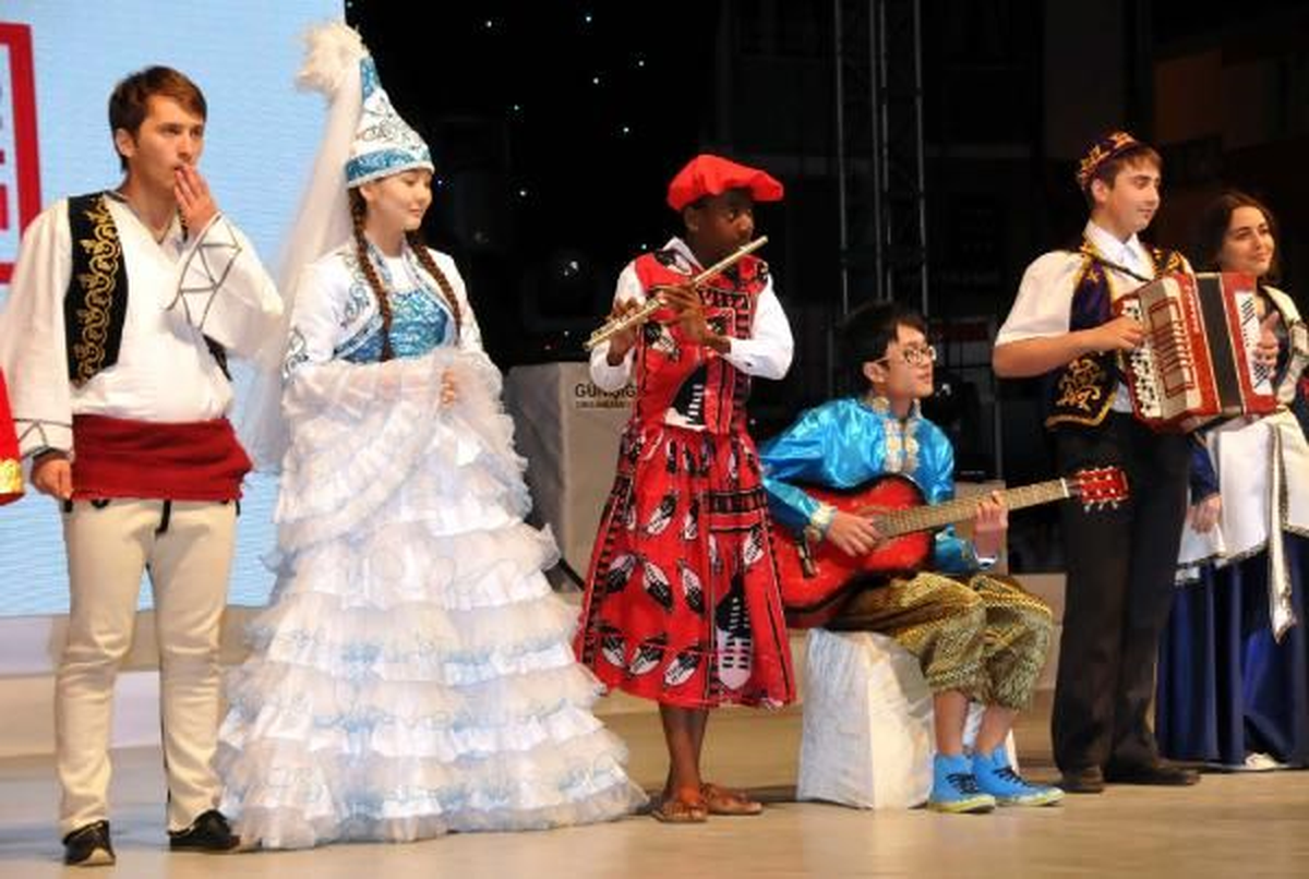 Bakan Yılmaz Dil ve Kültür Festivaline Katıldı