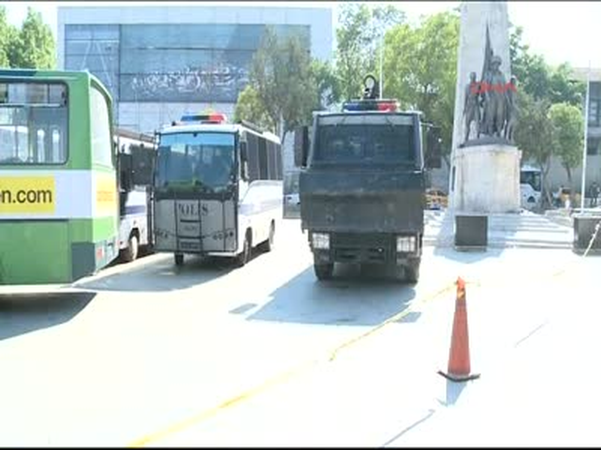 Başbakanlık Ofisi Önünde Yoğun Güvenlik Önlemleri Başbakanlık Ofisi Önünde Yoğun Güvenlik Önlemleri