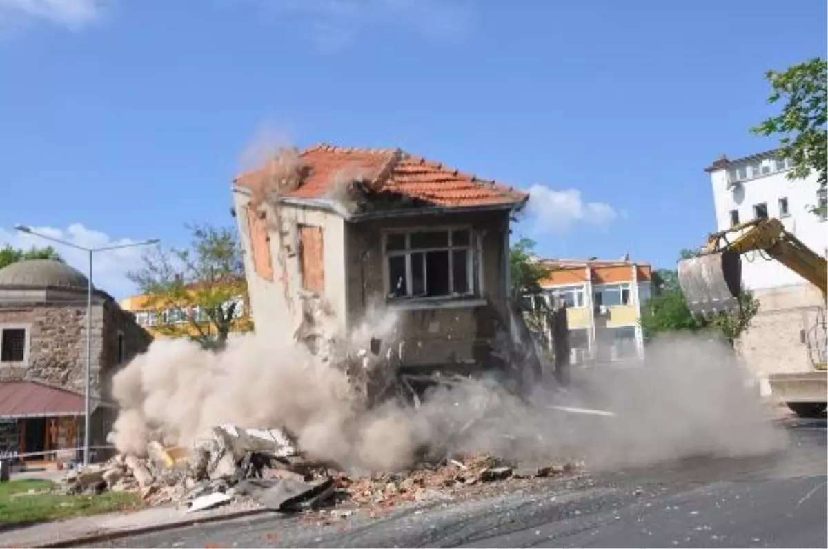 Bedesten Etrafındaki Yıkımlar Sürüyor