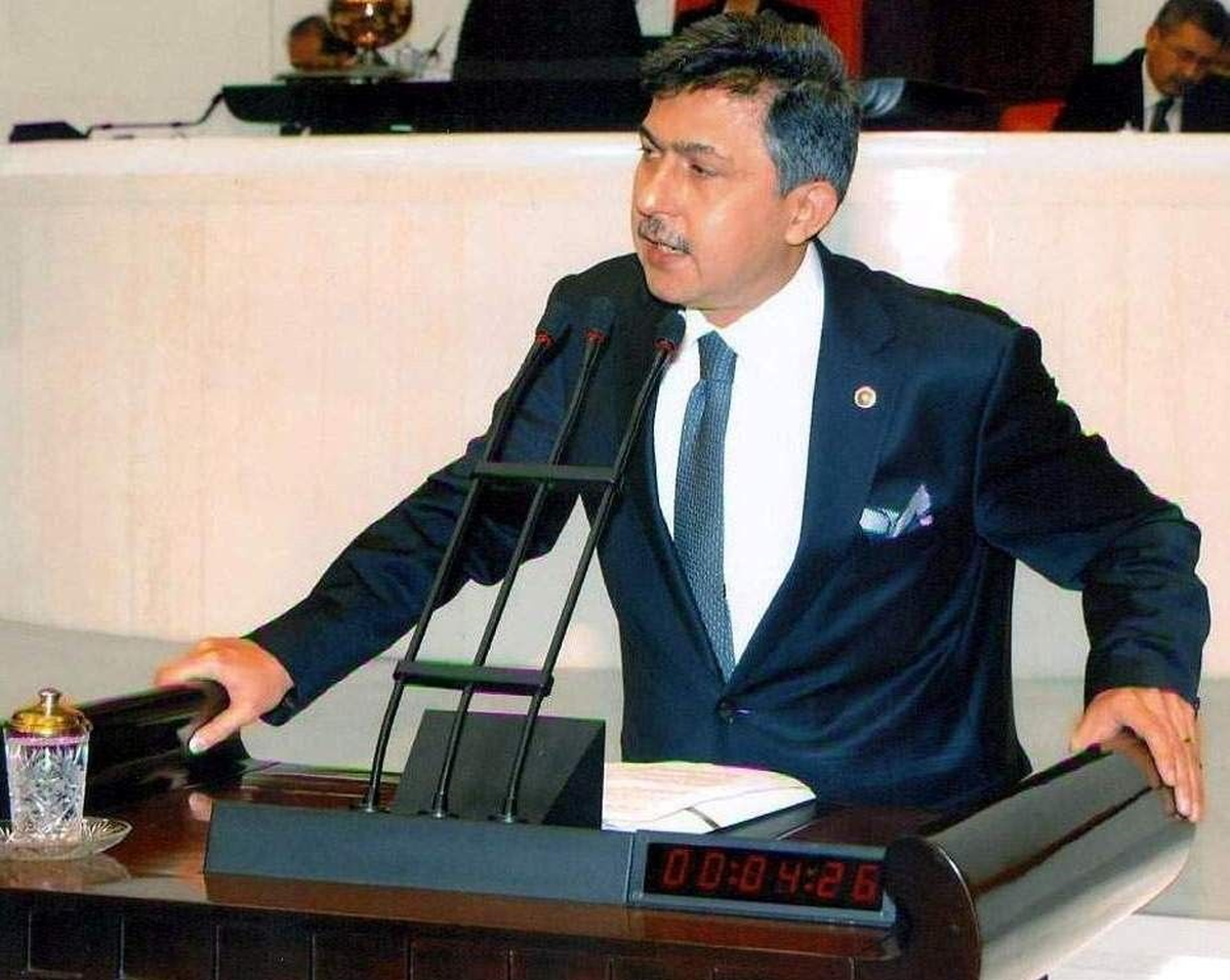 CHP\'den Anayasa Mahkemesi Tasarısına Muhalefet Şerhi."Anayasa Mahkemesi Vakfı Türkiye\'nin En Zengin...