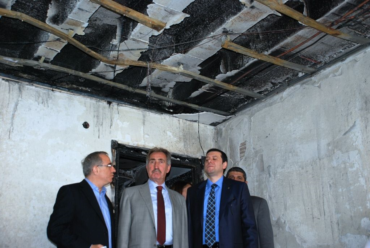 Ertuğrul Günay\'dan Yanan Parti Binaları Açıklaması