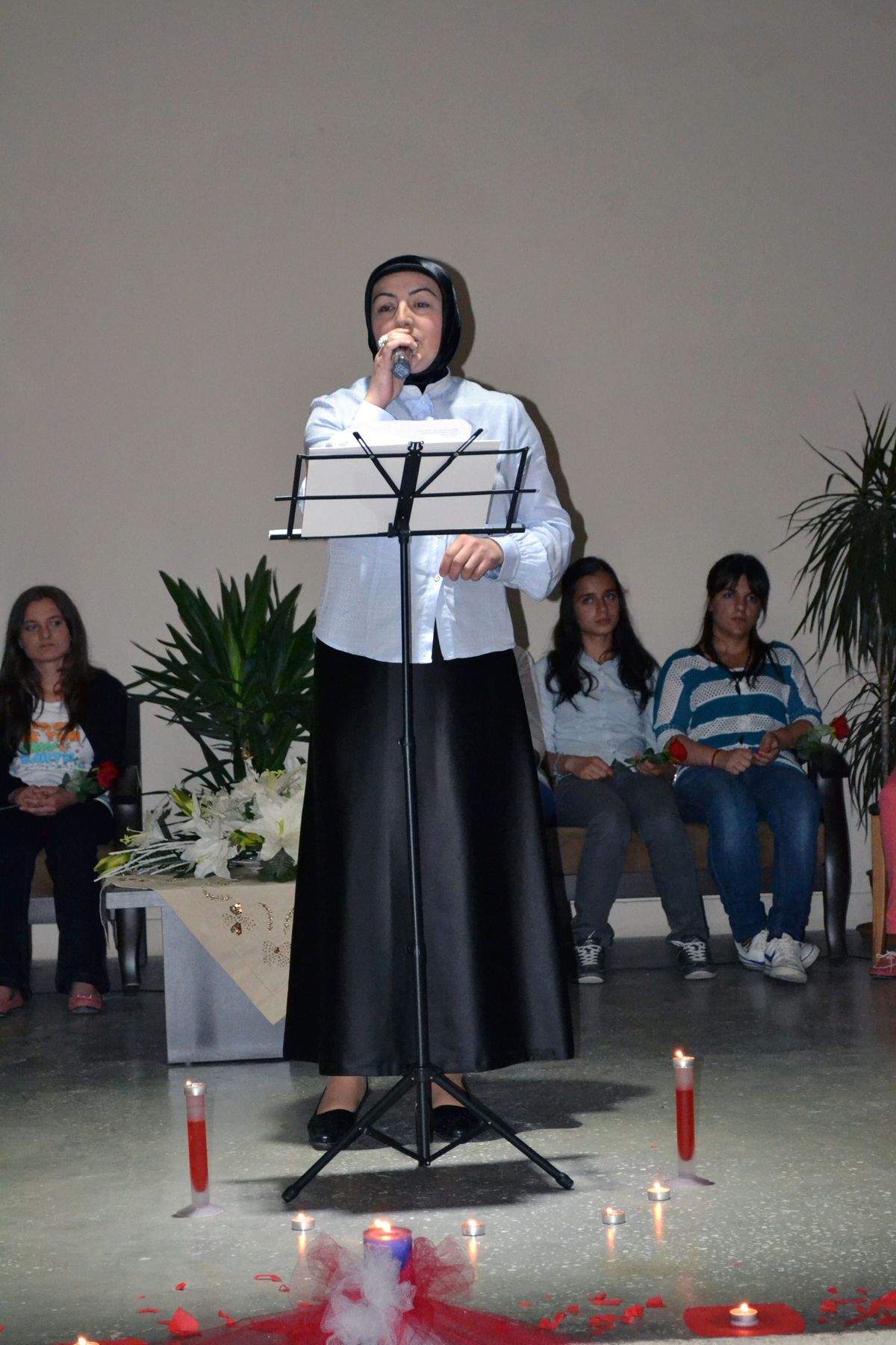 Farklı Meslekten Kişiler Buluşarak Şiir Okudu