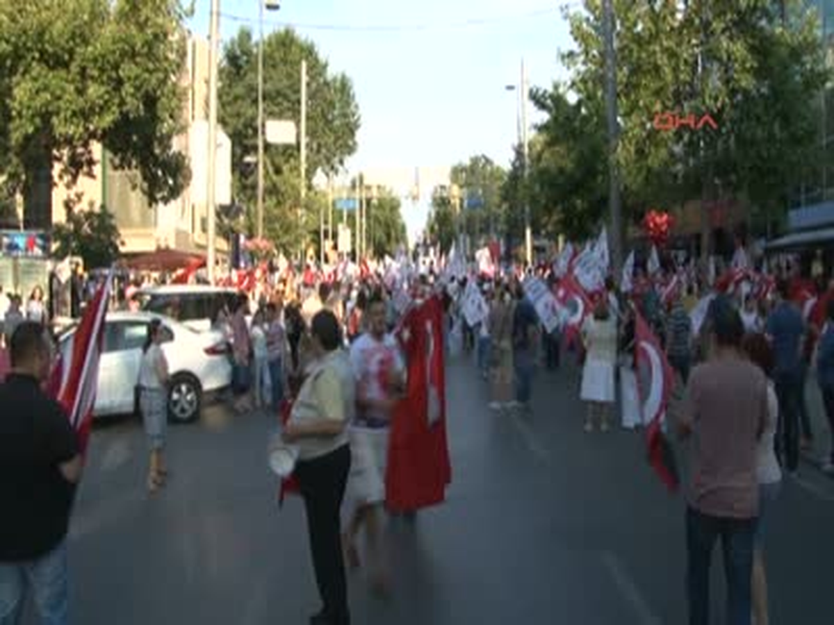 "Genç Türk"Lerden Gezi Parkına Destek Eylemi "Genç Türk"Lerden Gezi Parkına Destek Eylemi