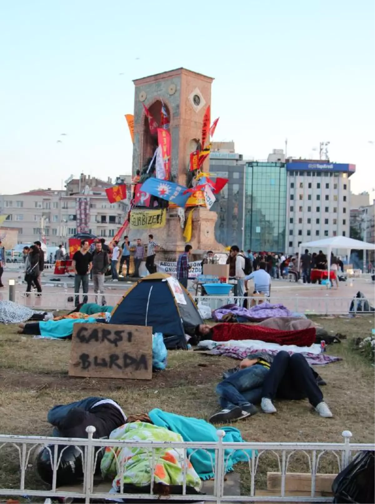 Gezi Parkı 12\'nci Gününe Uyandı