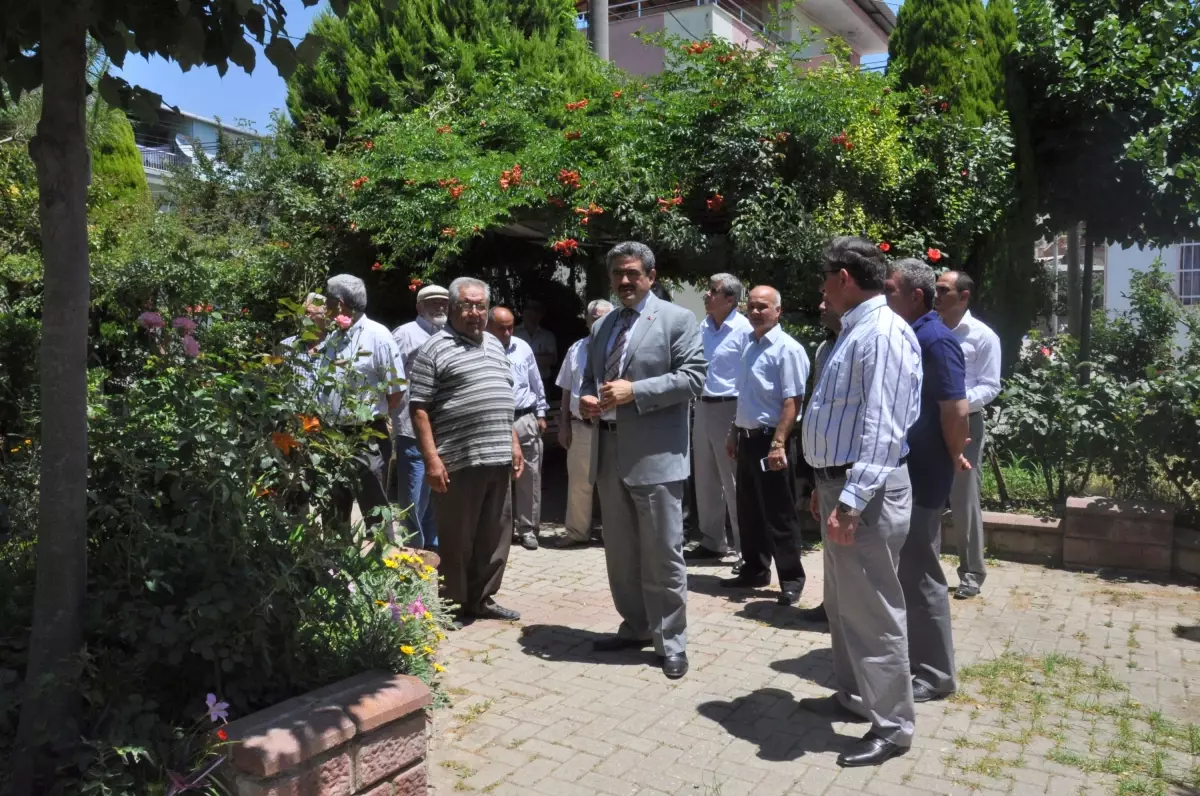 Gönüllü Park Bakıcısına Alıcık\'tan Teşekkür Plaketi